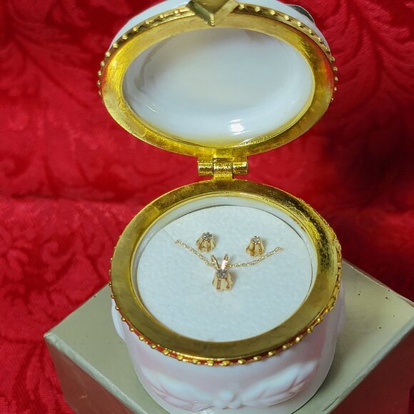 Zales Jewelry - Vintage Rare Zales Ceramic Limoges Box with Gold & Diamond Necklace & Earrings